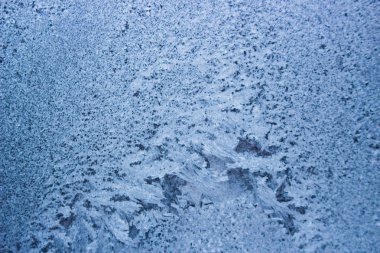 Kış desenleri penceresinde. Donuk arka planlar