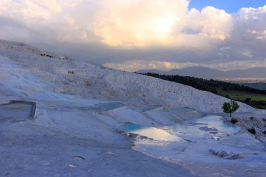 Akşam manzara Pamukkale Türkiye gün batımında hop Dağı
