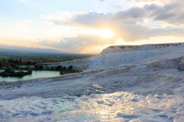 Akşam manzara Pamukkale Türkiye gün batımında hop Dağı