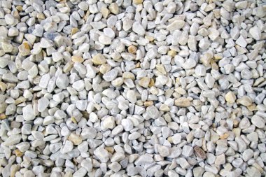 cam bir masa üzerinde bir tabak patlamış mısır karamel patlamış mısır yığını üst görünümü