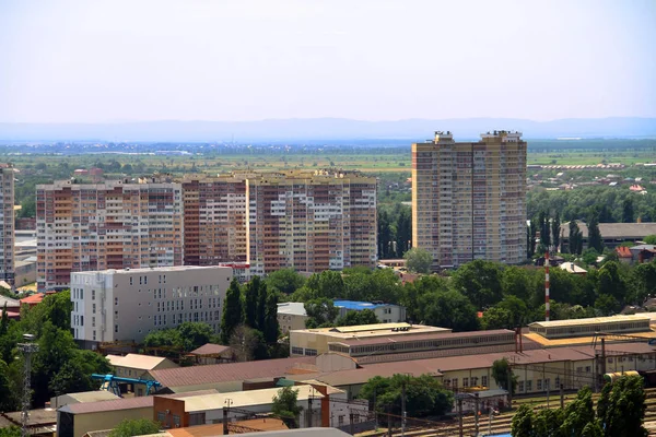 Θέα στο σιδηροδρομικό σταθμό της πόλης Κρασνοντάρ — Φωτογραφία Αρχείου