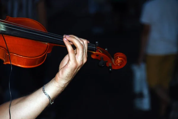 Homem Tocando Violino Tom Escuro — Fotografia de Stock