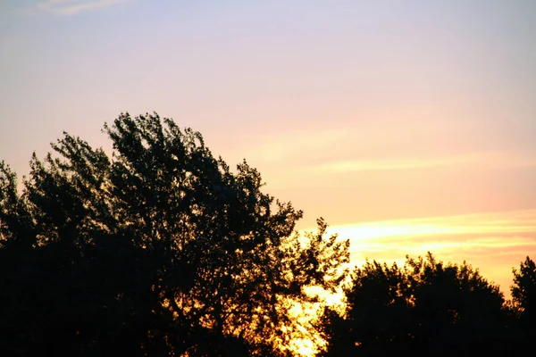 Güzel Büyüleyici Kırmızı Turuncu Günbatımı Gökyüzü — Stok fotoğraf