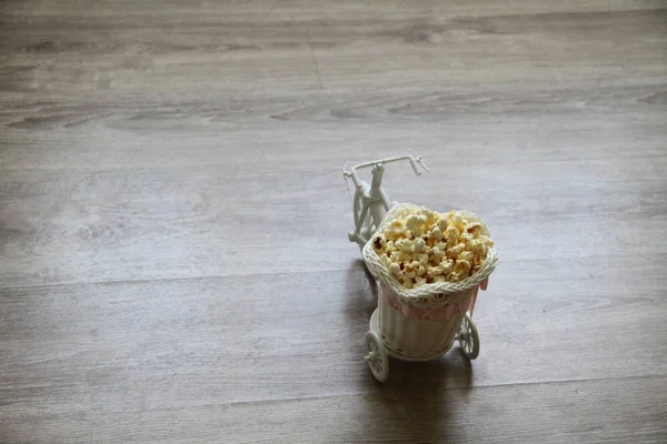 Draufsicht Auf Einen Haufen Popcorn Karamell Popcorn Einem Teller Auf — Stockfoto