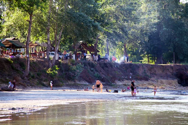 Vue Sur Rivière Belaya Parc Public Long Rivière Les Gens — Photo