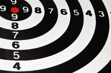 Beyaz bir arka plan üzerinde İngiltere bayrakları bir oyun