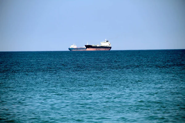 Tuapse, Rusya-Temmuz 2019: (Tuapse gemi limanı. Deniz tankeri.