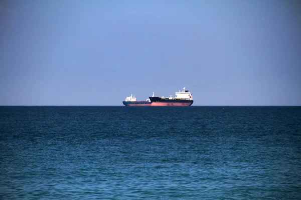 Tuapse, Rusya-Temmuz 2019: (Tuapse gemi limanı. Deniz tankeri.