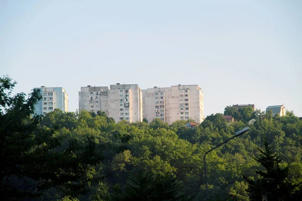 Tuapse Kentinde Dağ Tepesinde Yüksek Katlı Konut Binaları — Stok fotoğraf