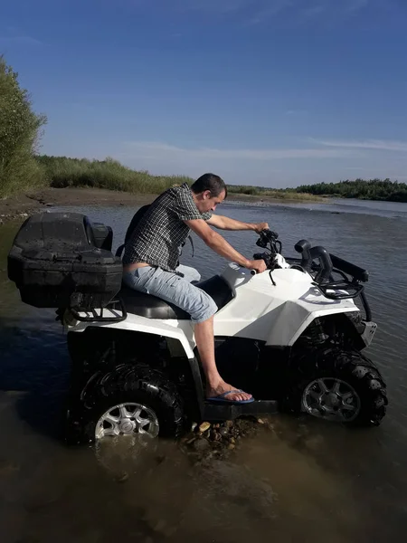White Atv Stands Sunny Day River — Stock Photo, Image