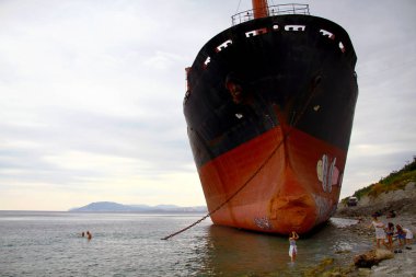 Gelendzhik, Rusya. Rio gemisi Karadeniz'de fırtınanın ardından karaya oturdu. Yukarıdan görüntüle.