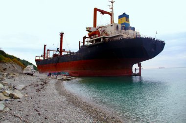 Gelendzhik, Rusya. Rio gemisi Karadeniz'de fırtınanın ardından karaya oturdu. Yukarıdan görüntüle.