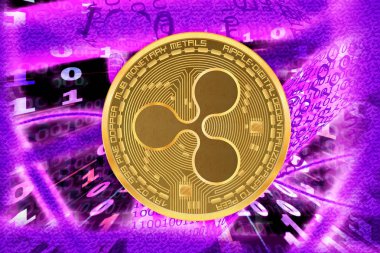 Enerji ve siluet ile siyah bir arka plan üzerinde İkili kod tünel