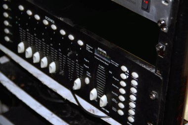 Odak Dj konsolu, bir gece kulübü i karıştırma konsolu üzerindedir.