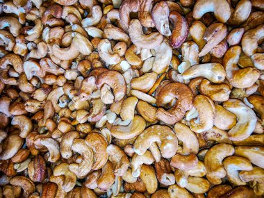 Kaju fıstığının Macro fotoğrafı. Taze organik fındık. Yaz tepsisi tarım tarım pazarı organik sebze ve fındık dolu. Arkaplan olarak kullanılabilir..