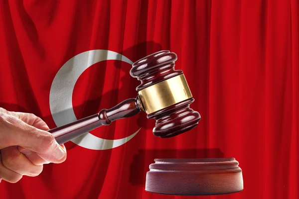 Судья Деревянный Молоток Фоне Флага Турции Нефтегазовая Промышленность Концепция Нефтяных — стоковое фото