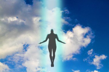 Merhum bir insanın ruhunun karanlık silueti bulutlardan oluşan bir arka planda cennete yükselir. Öbür dünya, ruhun ölümsüzlüğü kavramı. 3B görüntüleme