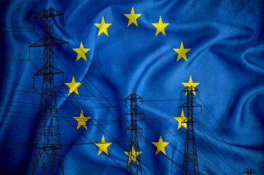 Arkadaki Avrupa bayrağı, yaklaşmakta olan enerji krizinin bir simgesi olarak önplandaki yüksek voltajlı bir elektrik hattının kavramsal çizimi ve silüeti. 3d oluşturma