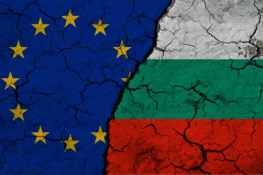 Avrupa Birliği ve Bulgaristan, çatlamış zeminde bayrak sallıyor. İki ülke arasındaki işbirliği kavramı. 3d oluşturma