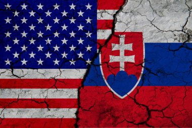 ABD ve Slovakya bayrağı çatlamış zeminde. İki ülke arasındaki işbirliği kavramı. 3d oluşturma