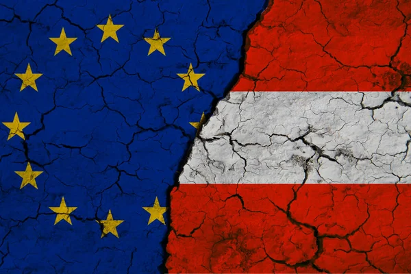 Europeiska Unionens Och Österrikes Flagga Strukturerad Sprucken Mark Begreppet Samarbete — Stockfoto