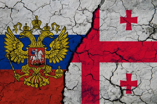 Bandera Federación Rusa Georgia Suelo Agrietado Texturizado Concepto Cooperación Entre — Foto de Stock