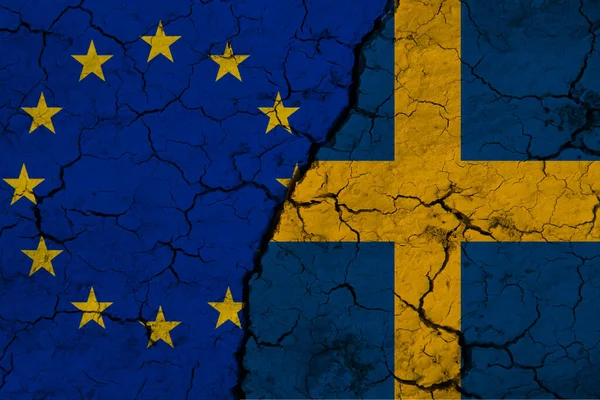 Európai Unió Svédország Zászlaja Texturált Repedt Talajon Két Ország Közötti — Stock Fotó