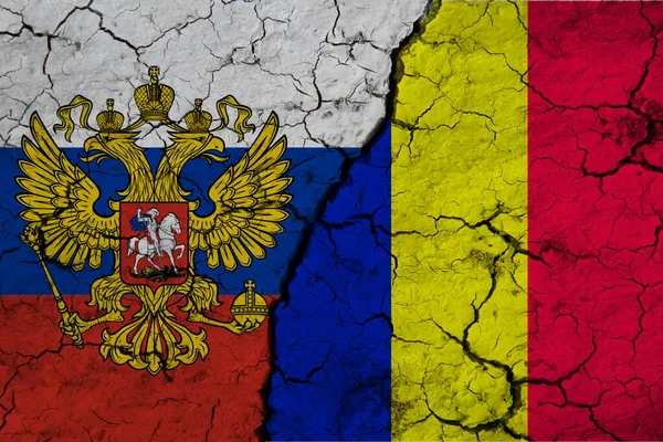 Bandera Federación Rusa Rumanía Suelo Agrietado Texturizado Concepto Cooperación Entre — Foto de Stock