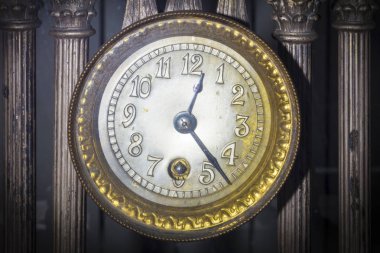 Eski antika ahşap duvar saati, arka plan görüntüsü