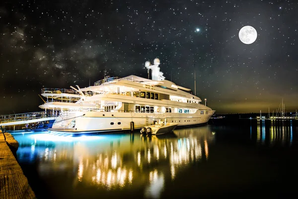 Luxus Modern Szálláshely Privát Yachtján Éjszaka Mólón Zakynthos Görögország Sekély — Stock Fotó