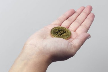 açık renkli, kripto para birimi yalvarıyor kavramı üzerinde bir yandan altın bitcoins