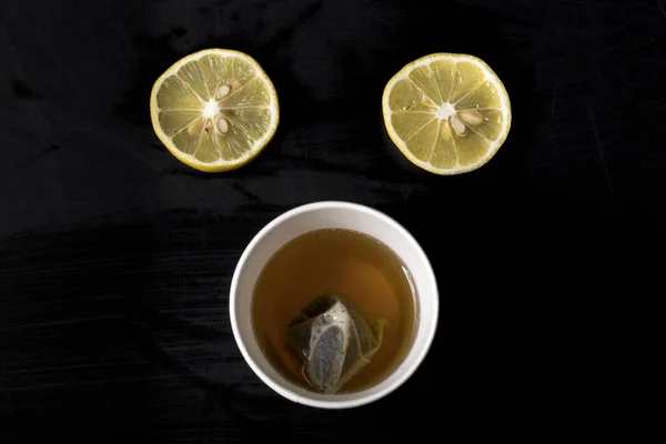 レモン スライスと紅茶 背景画像の銃口 — ストック写真