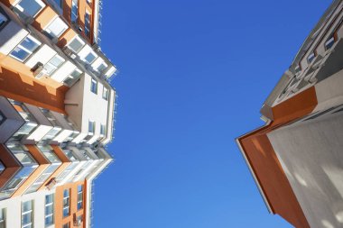 Bina konut kompleksleri mavi gökyüzü görünümü