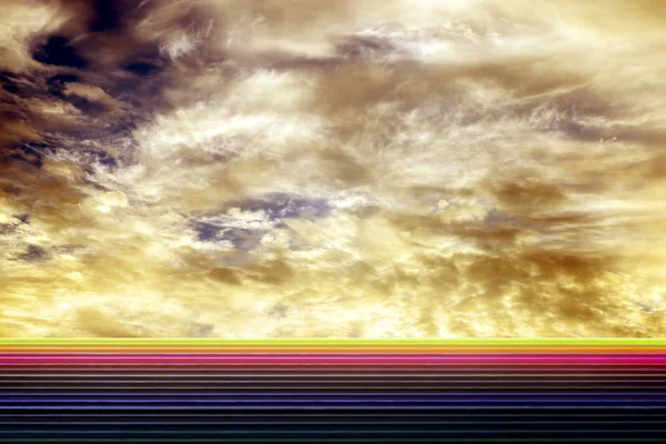 자유의 개념에서 하늘에 바닥의 형태에 색연필 — 스톡 사진