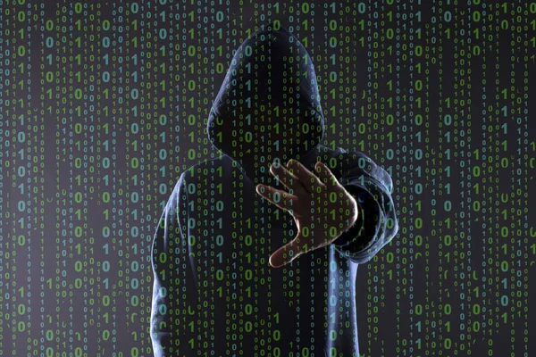 Código Binario Fondo Silueta Hacker Capó Que Cepillo Mano Aparte —  Fotos de Stock