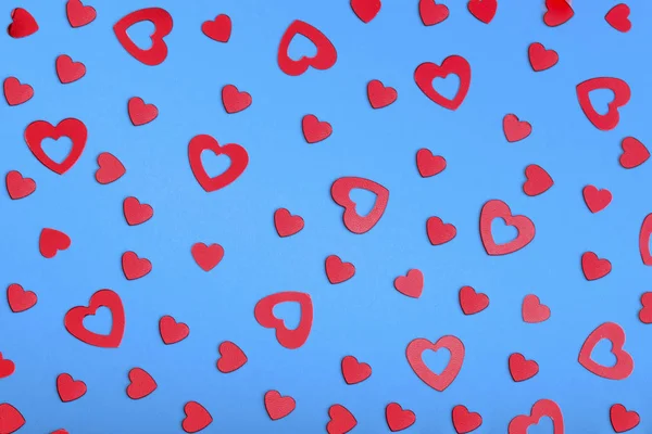 Mavi Bir Arka Plan Üzerinde Dekoratif Kırmızı Kalpler — Stok fotoğraf