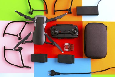 Denetim Masası, uçak ve renkli arka plan üzerinde aksesuarları