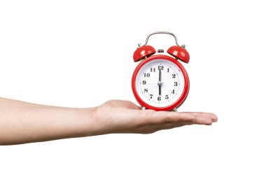 Beyaz bir arka plan üzerinde kırmızı saat alarm el ile izole, kavramı sabah uyanmak