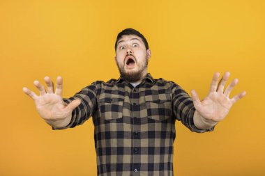 şok korkmuş bir adamım