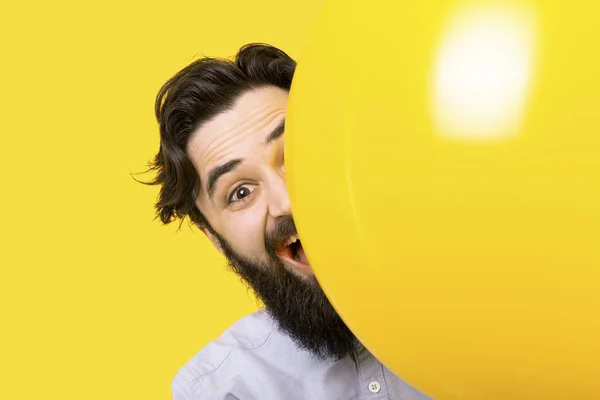 Positieve man met ballon — Stockfoto