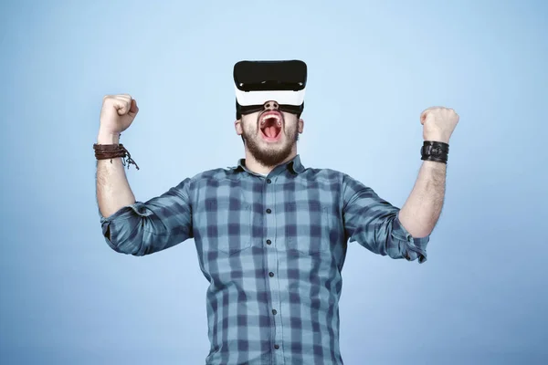 Vencedor com óculos VR — Fotografia de Stock