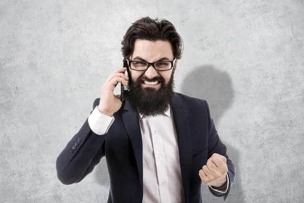 Man zweert op de telefoon — Stockfoto