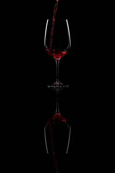 Vino rosso versando — Foto Stock