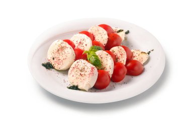 Caprese salatası izole 
