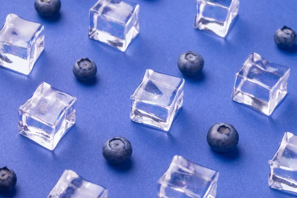 Ice cubes and blueberries background — Stock Photo, Image