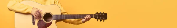 Guitar i hænder - Stock-foto