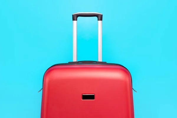 Czerwona walizka bliska — Zdjęcie stockowe