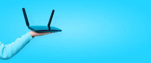 eldeki wifi yönlendirici 
