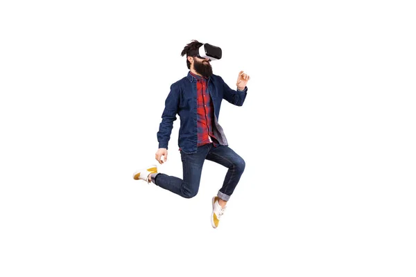 Uomo Hipster Barbuto Occhiali Realtà Virtuale Saltando Toccando Pulsanti Invisibili — Foto Stock