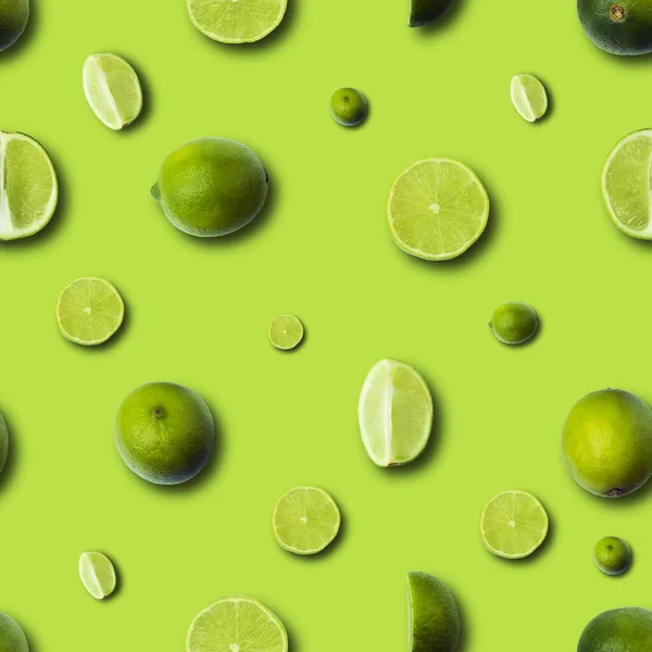 Fatias Frescas Limão Fundo Verde Claro Padrão Limão Sem Costura — Fotografia de Stock